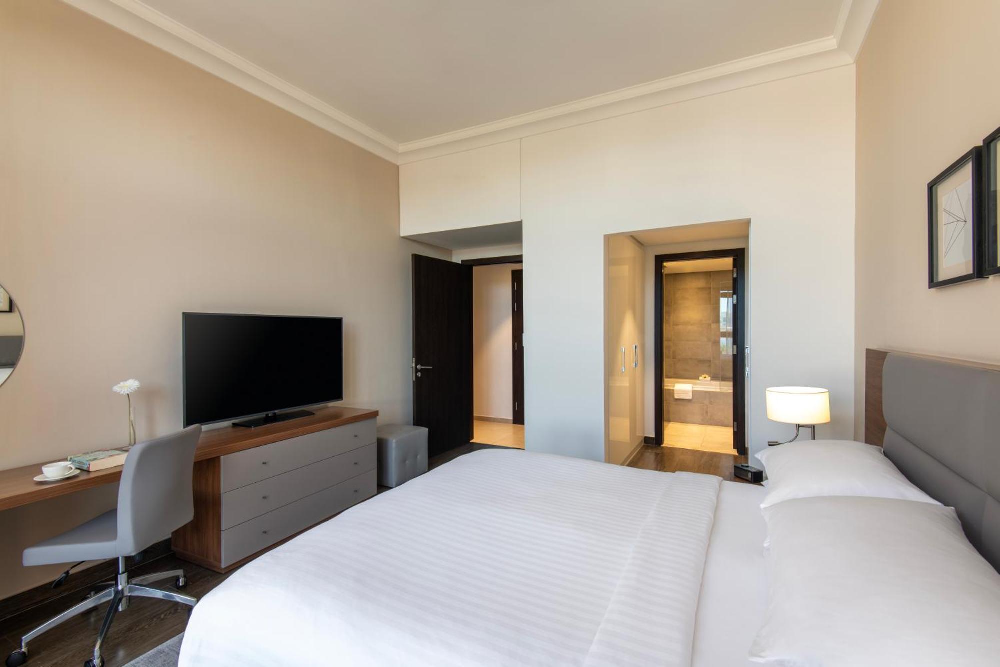 Le Mirage Walk Apartment