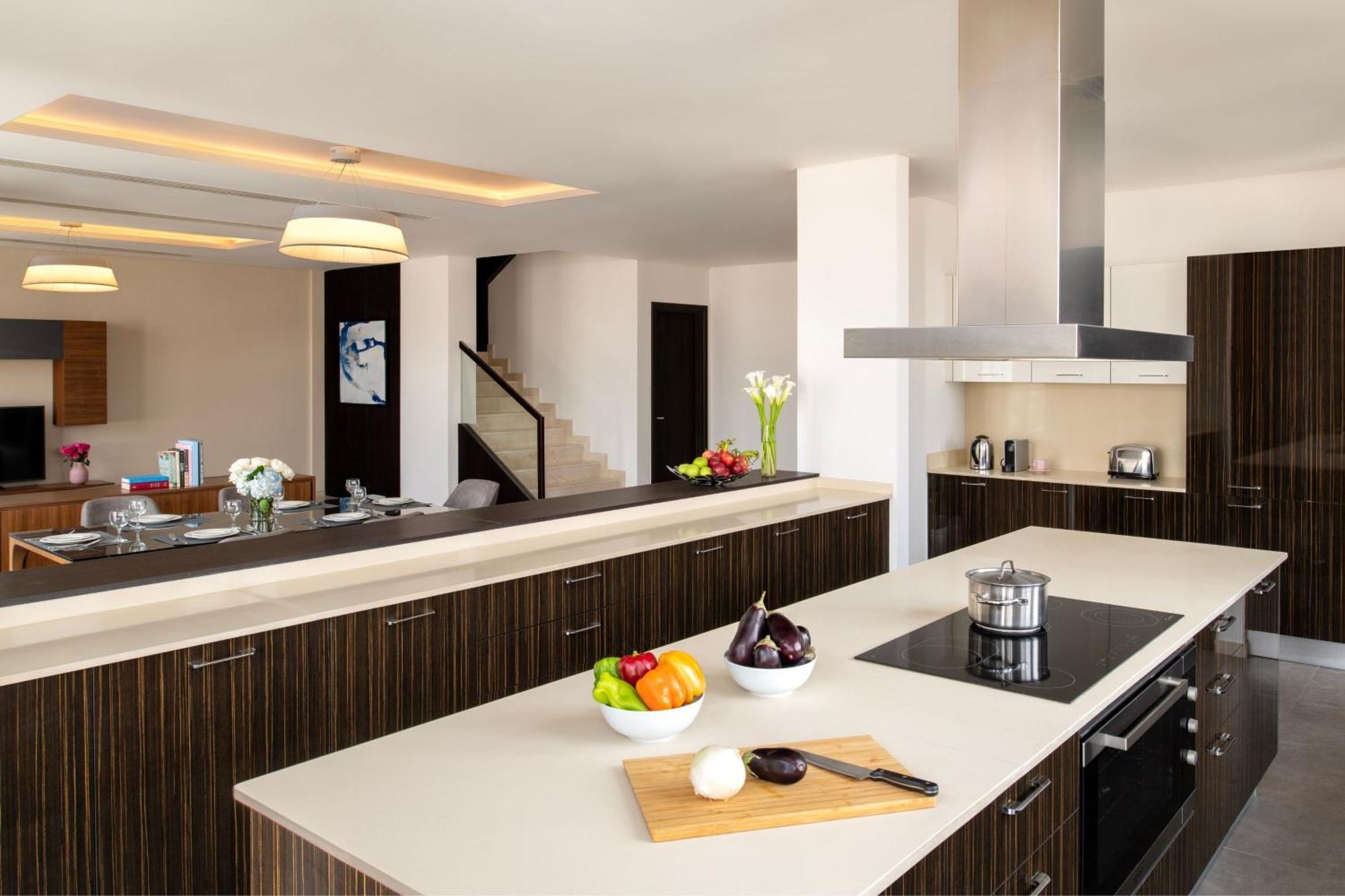 होटल के अलावा Marriott Executive Doha, Le Mirage Walk